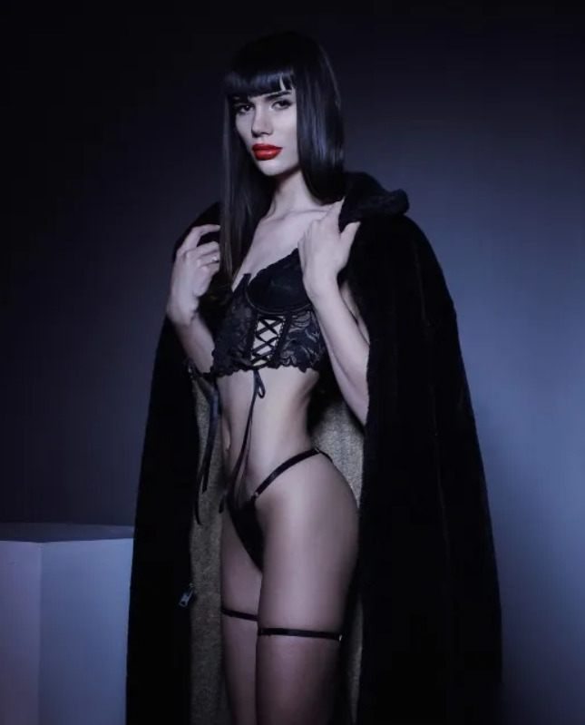 Rebeca Lee 30