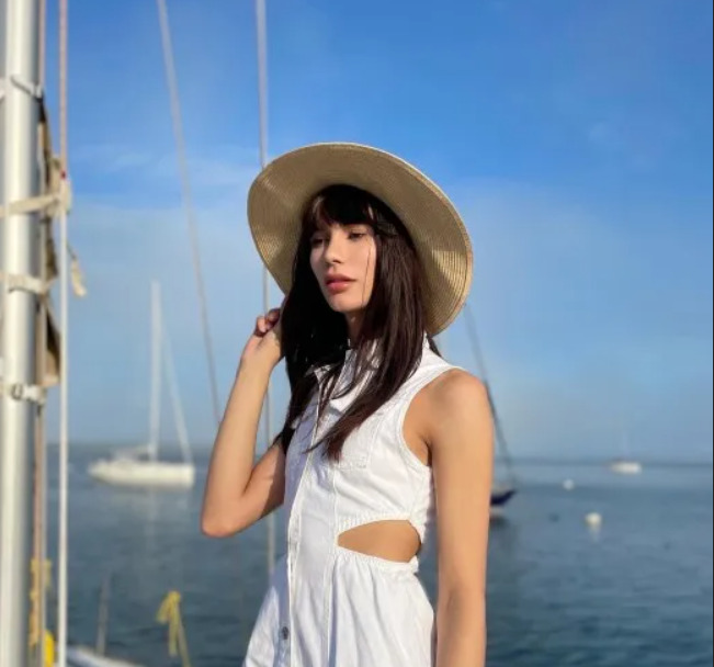 Rebeca Lee 25