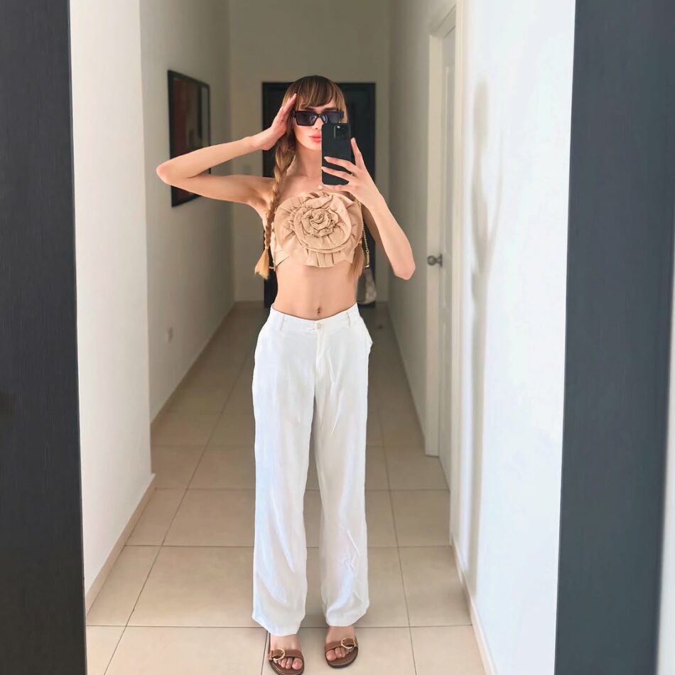 Rebeca Lee 16