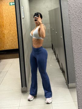 Camila 25